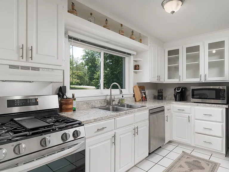 702 Ogrady Dr — Photo 14