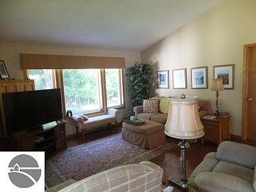 4th image of 1621 Veterans Dr