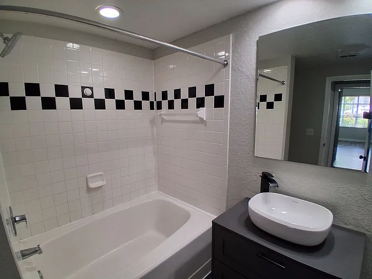 2402 W Azeele St #417 — Photo 14