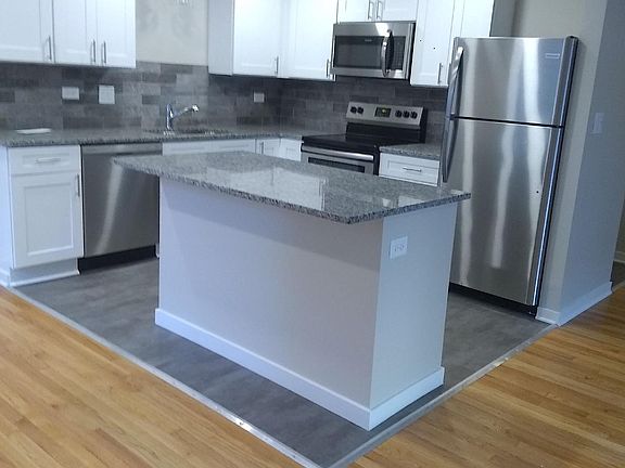 4th image of 6720 N Damen Ave APT 2D