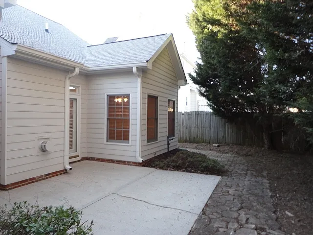 102 Selsey Dr — Photo 15