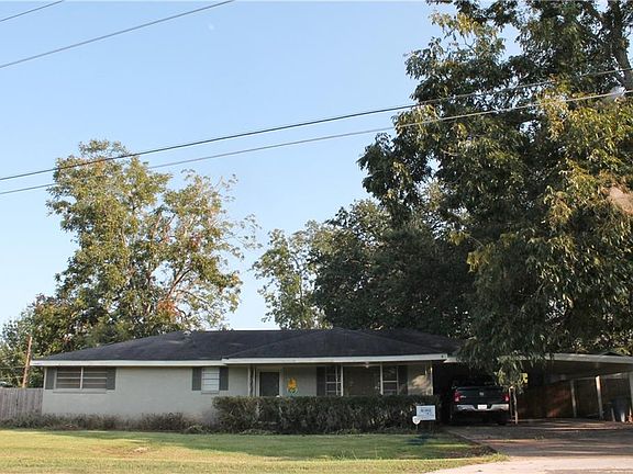 3rd image of 1009 Willow Dr