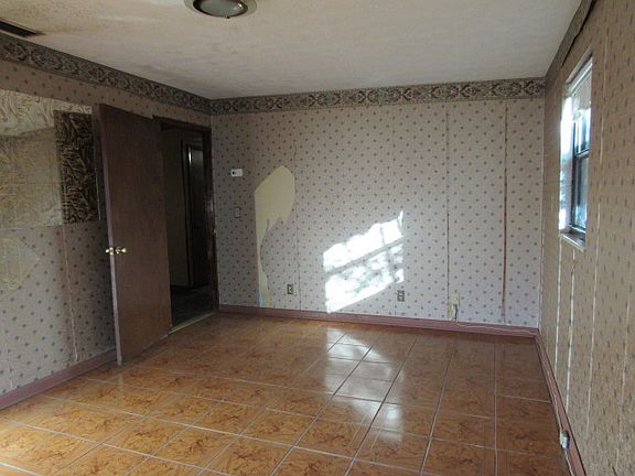3rd image of 3135 Rosselle St