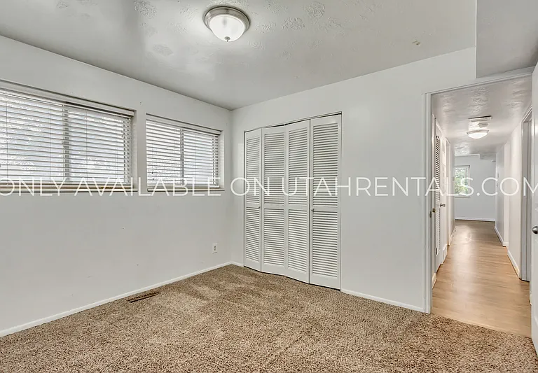 398 W State St — Photo 14