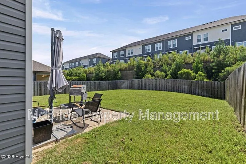 4 bed, 3.0 bath, 2136 sqft, $2,200 — Photo 4