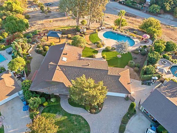 2nd image of 390 Somerset Cir