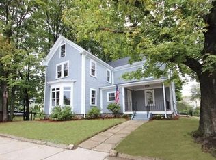 27 Powow St, Amesbury, MA 01913