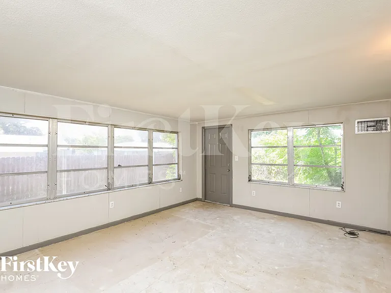 772 Cadez St NE — Photo 7