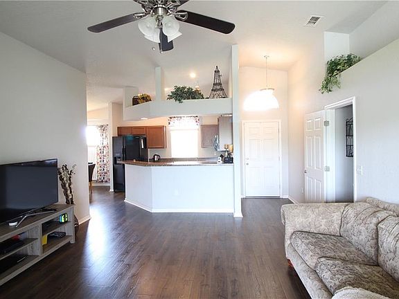 5th image of 612 Highland Meadows Ave