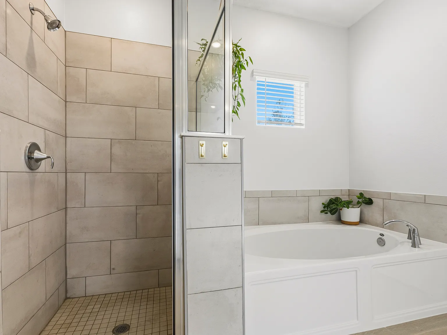 4 bed, 1897 sqft, $2,800 — Photo 3