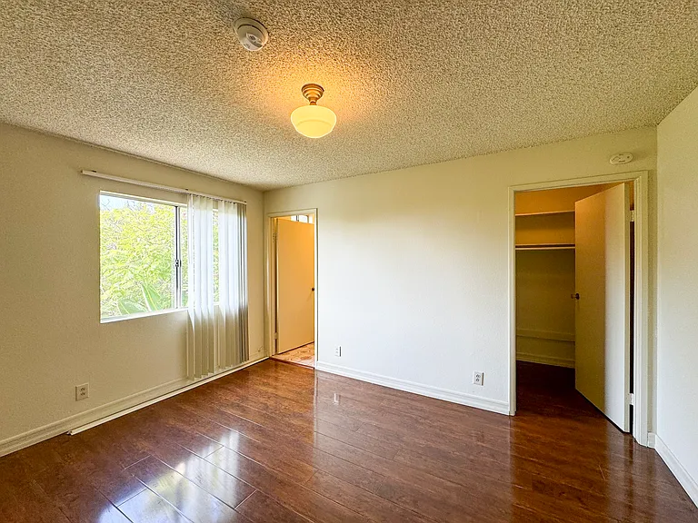 4554 Russell Ave #2 — Photo 14