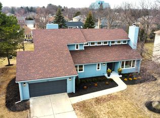 541 Braemar Ave, Naperville, IL 60563