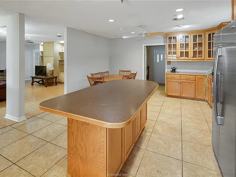 305 Brookside Dr W — Photo 16