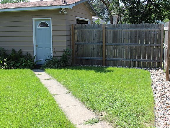 4th image of 821 9th Ave N