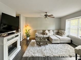 6185 Stonepath Cir, Centreville, VA 20120