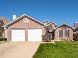 906 Thorton Dr, Cedar Hill, TX