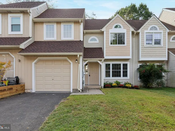 8778 Duveen Dr, Wyndmoor, PA 19038