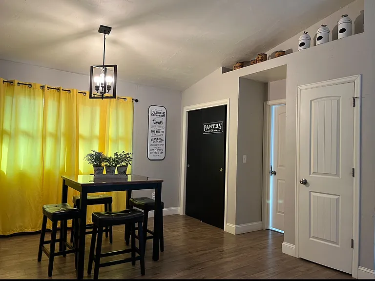 2866 Elm Ave — Photo 5