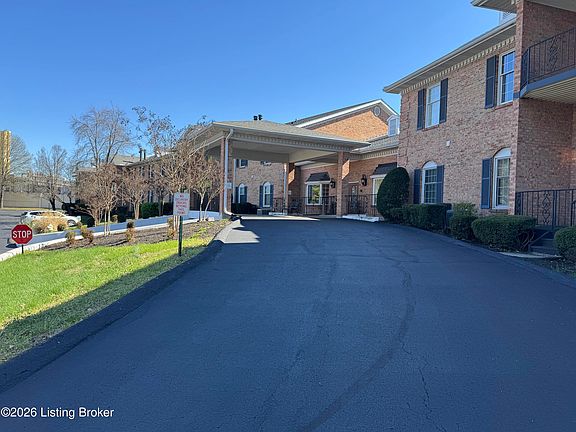 3rd image of 1612 Gardiner Ln APT 113
