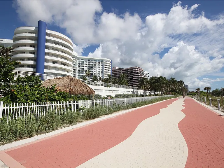 5151 Collins Ave #933 — Photo 42