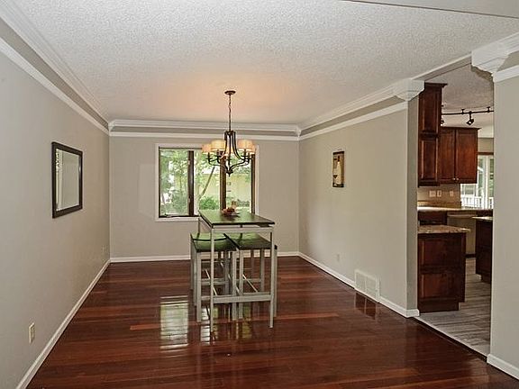4th image of 4021 Elmwood St