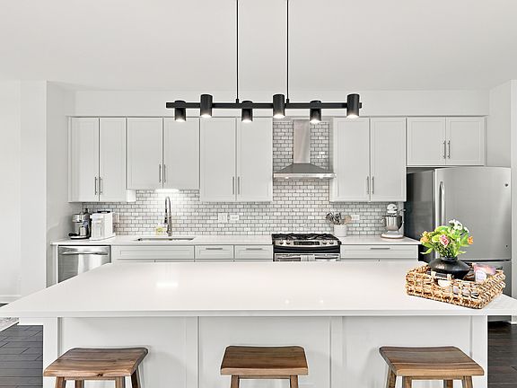 5th image of 10634 Gabrielle Ln