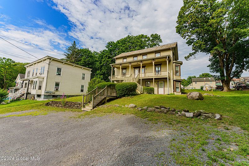 3rd image of 4 Colvin Avenue