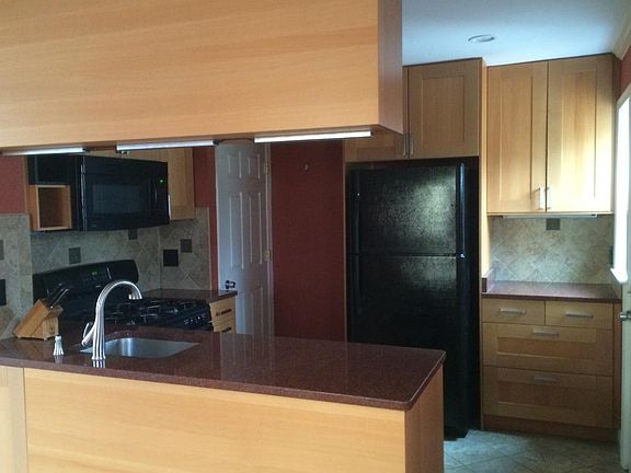 2nd image of 2439 Temple Ct