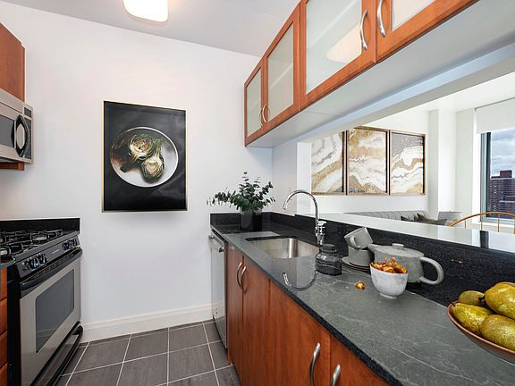 5th image of 222 E 34th St APT 2217