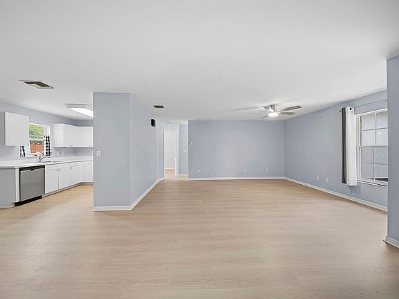 5th image of 15624 Sunny Crest Ln