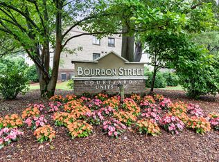 14 Bourbon St APT 30, Peabody, MA 01960
