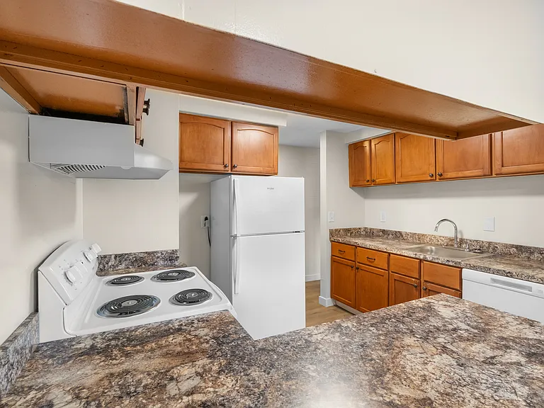 Clay Court Apartments — Photo 46