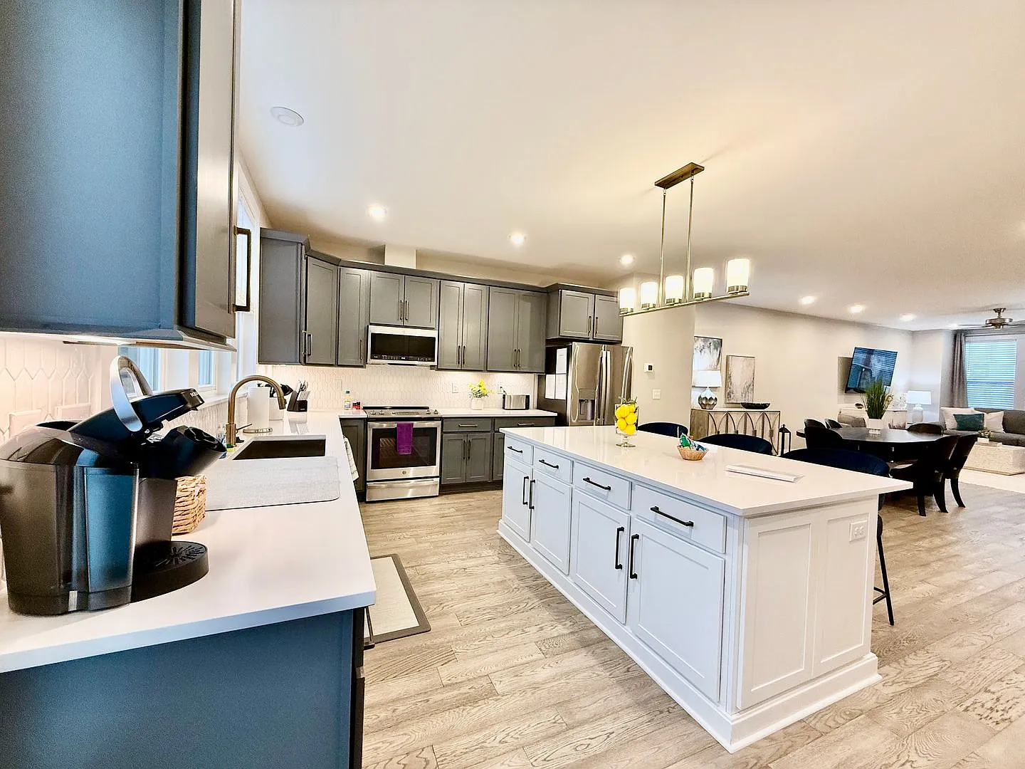 Stunning Executive Townhome Liberty Twp — Photo 3