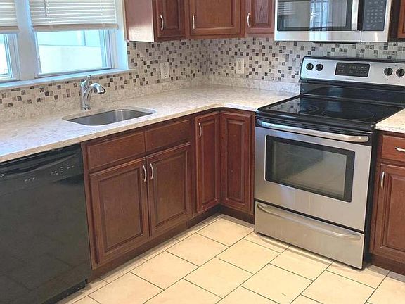 Kitchen floors and backsplash have been recently updated. Picture is from before remodel.