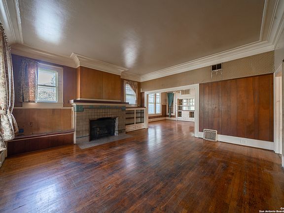 5th image of 403 E COURTLAND PL