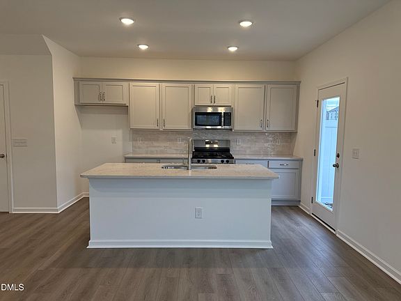 3rd image of 178 Flagstone Way Unit 71
