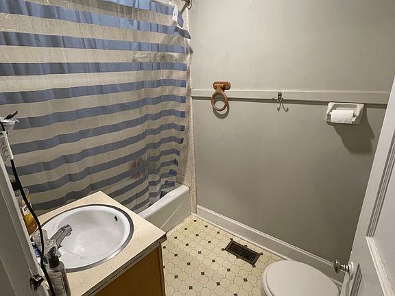5th image of 428 Emmitt Ave #B