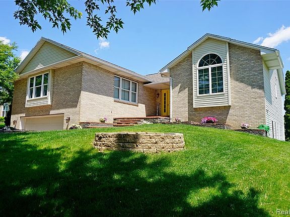 2nd image of 5339 Oakhill Dr