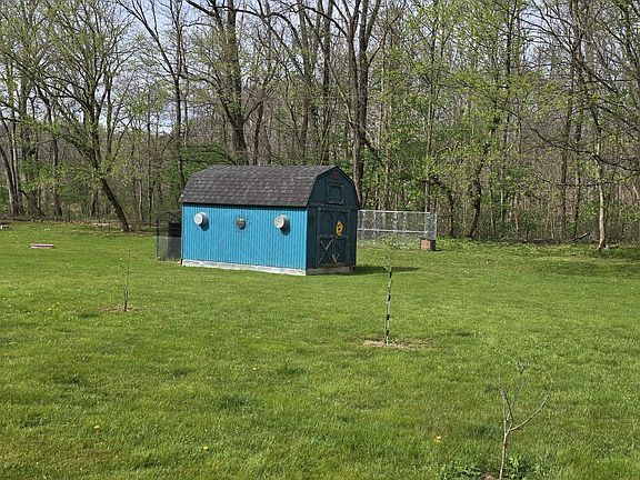 4th image of 1935 Garrett Rd