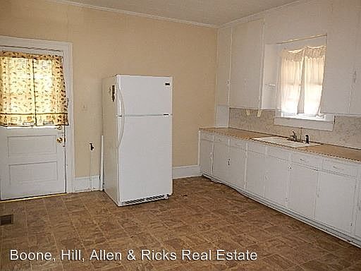 4th image of 225 Willow St