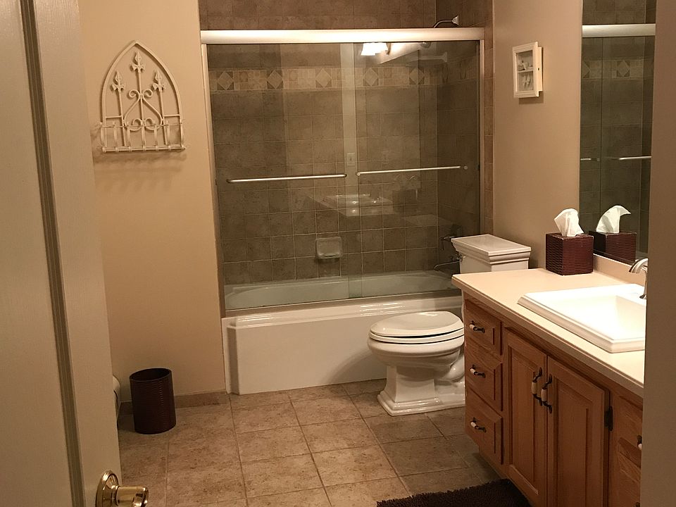 1st image of 15 Lyons Pl