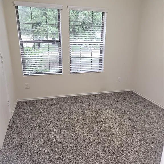 818 Lightningbug Ln — Photo 8