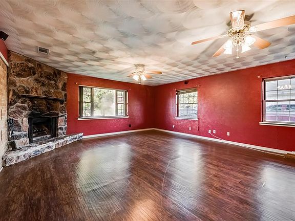 3rd image of 204 Terrace Dr