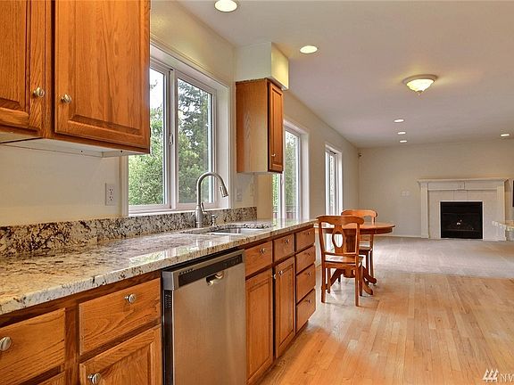 4th image of 1301 27th Street Ct NW