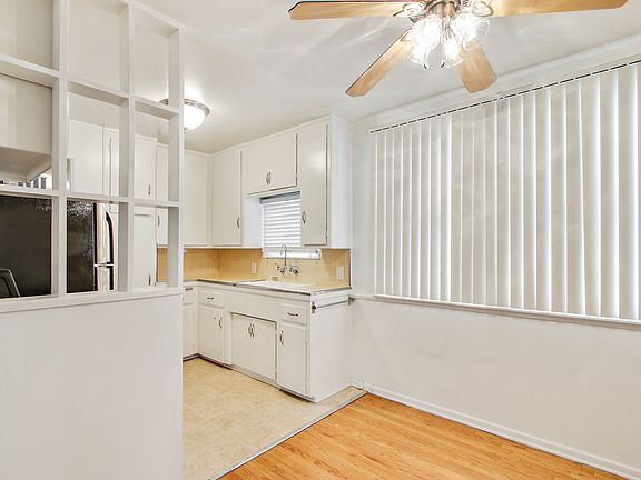 2nd image of 1316 N Hayworth Ave #8496797