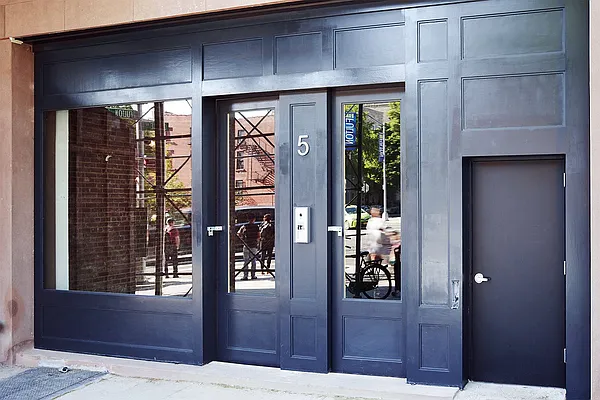 Rented by Solace SMC Inc | media 30