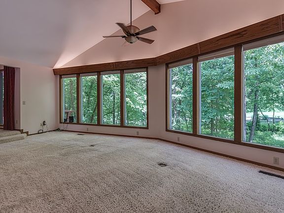 4th image of 13 Whitwick Ln