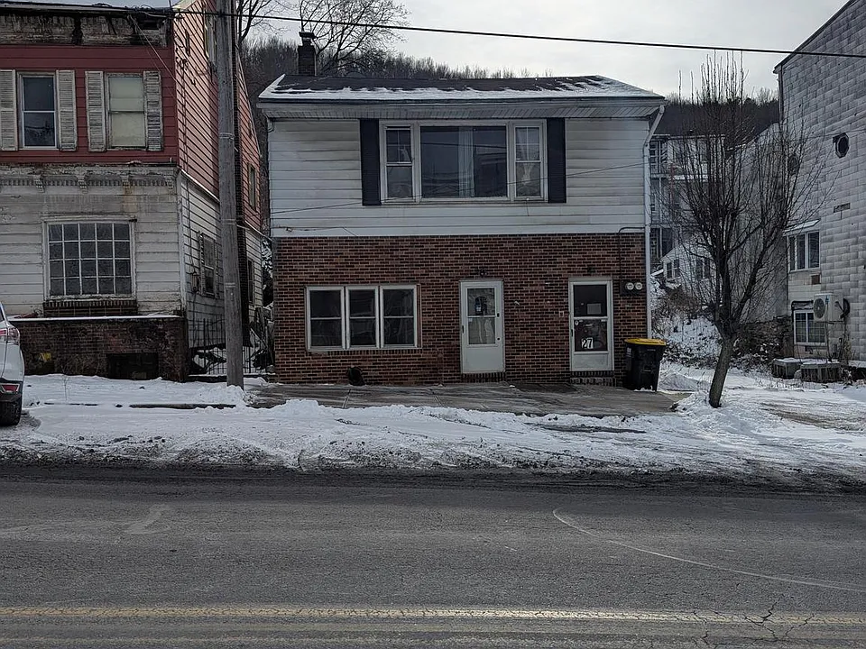 25-27 E Main St
