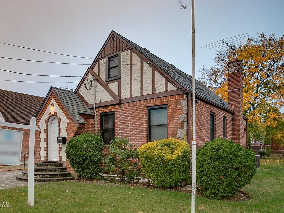 1st image of 179 Nassau Blvd