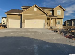 6221 N 210th St, Elkhorn, NE 68022